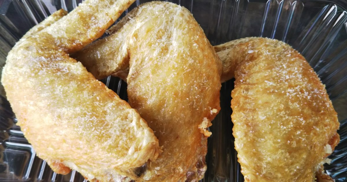 山鹿「からあげ専門店まさ」で塩味お肉を堪能！産まれたてのスズメも