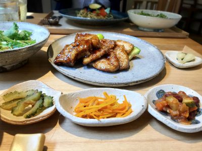 お肉ランチメインと小鉢