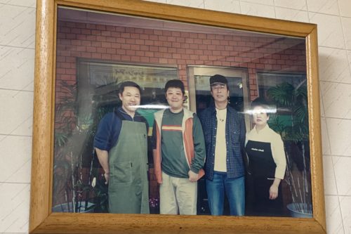 熊本の老舗ラーメン店「健軍めんきち」で、あの志村けんさん・ダチョウ俱楽部上島竜平さんの写真を発見！