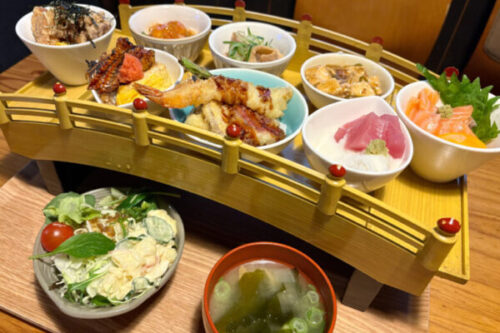 【熊本市中央区】まさかのどんぶり8種食べ比べ！バグりランチを楽しめる「鶴重」