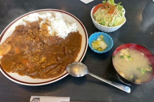 【熊本市中央区】この懐かしさがたまらんっ！大盛りカツカレーに味噌汁とサラダまでついて1,000円の神コスパ街ランチ「林檎亭」