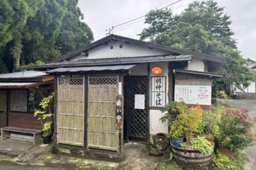 【阿蘇郡】湧き水が流れる風景の中で。「明神そば」の繊細な一杯。