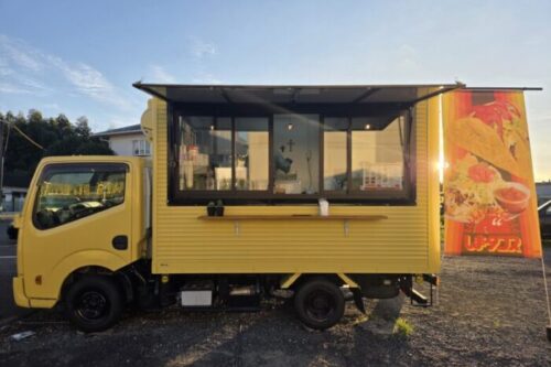 【熊本市北区】突如出現！国道3号線沿いに現れた黄色いキッチンカー！